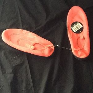 Women’s water shoes